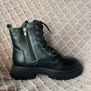 Women’s Boots, SIZE 8